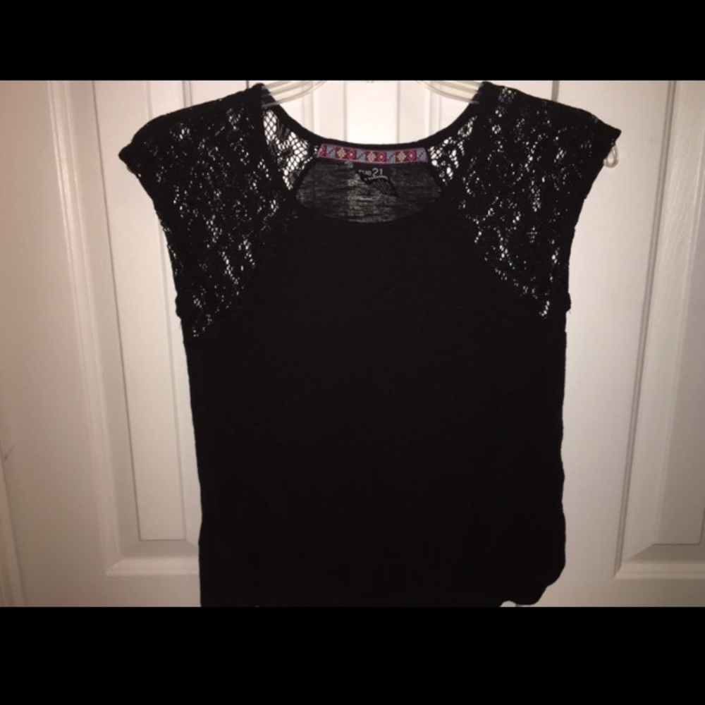 Black rue21 T-shirt